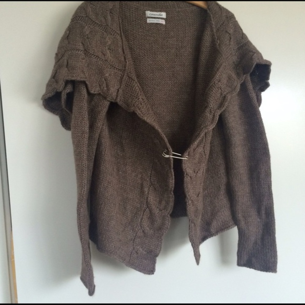 Like new! Cute sweater